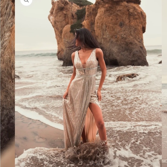 MAC DUGGAL
Metallic Sequined Plunge Neck Gown silver/gold size 6 NWT - Picture 5 of 15